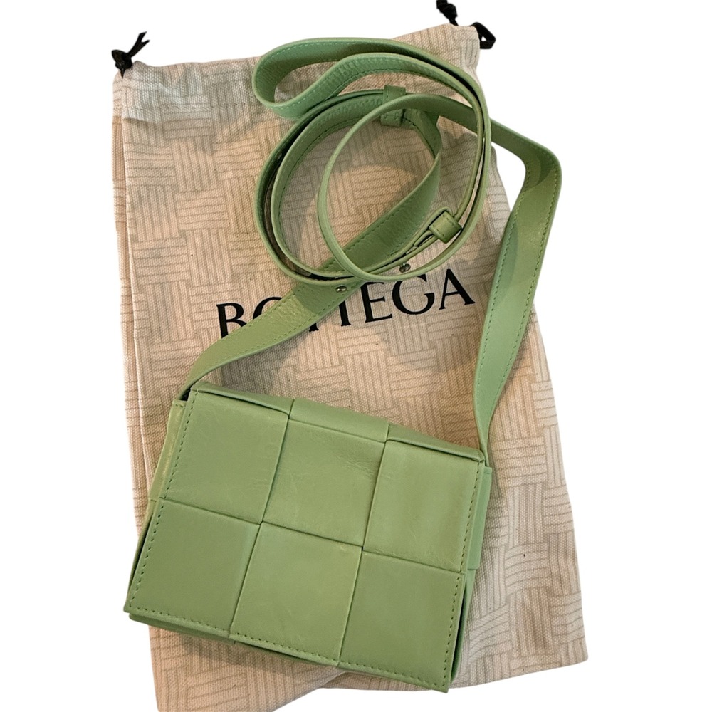 Bottega Veneta Cassette Wallet on Strap Green Intrecciato Lambskin Crossbody NWT